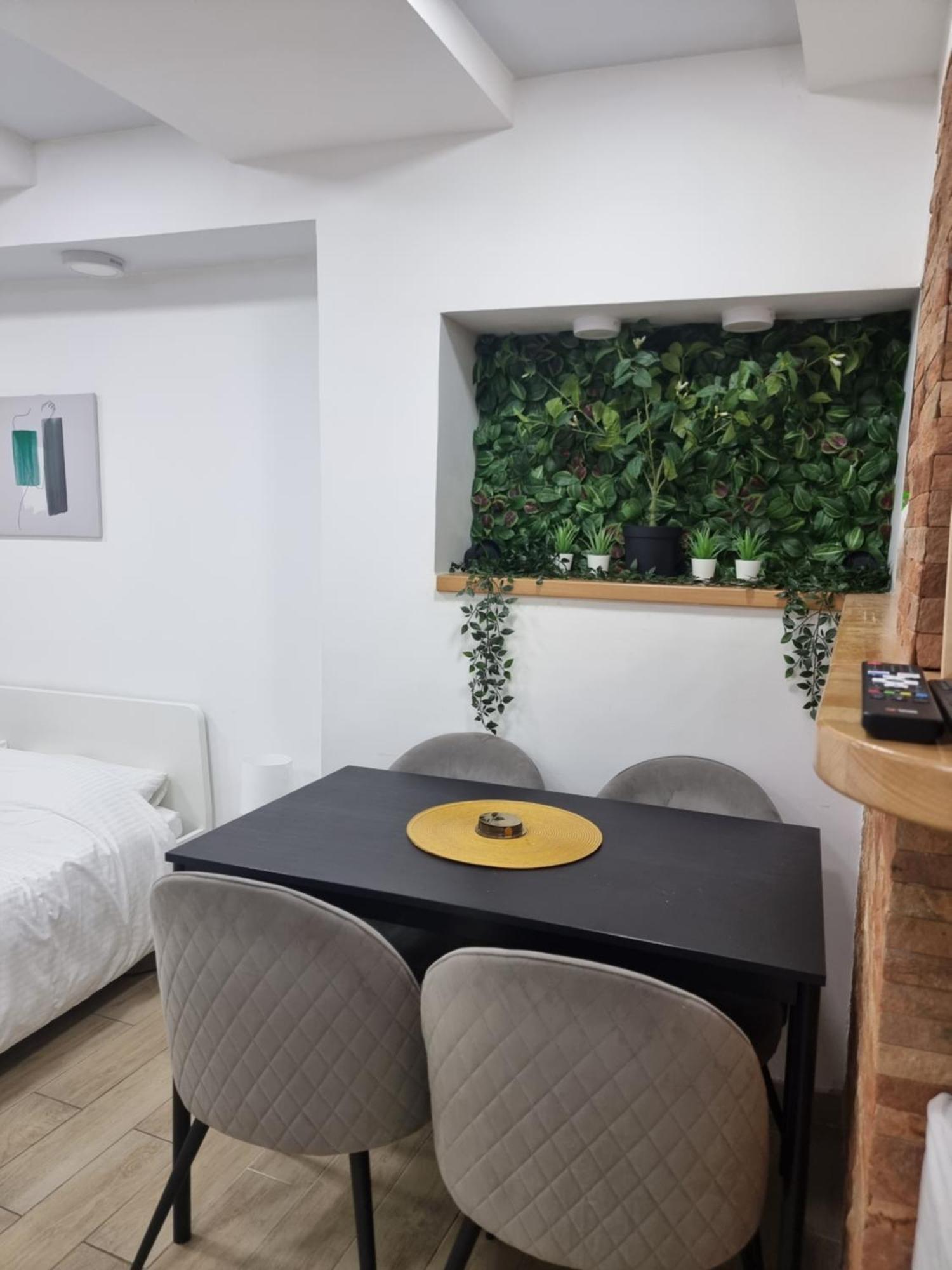 Elegant Yellow Submarine Apartment Belgrade Exterior photo